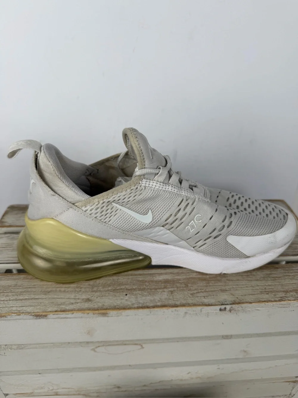 Nike Air Max 270 sneakers in a light bone, white color way size 7Y